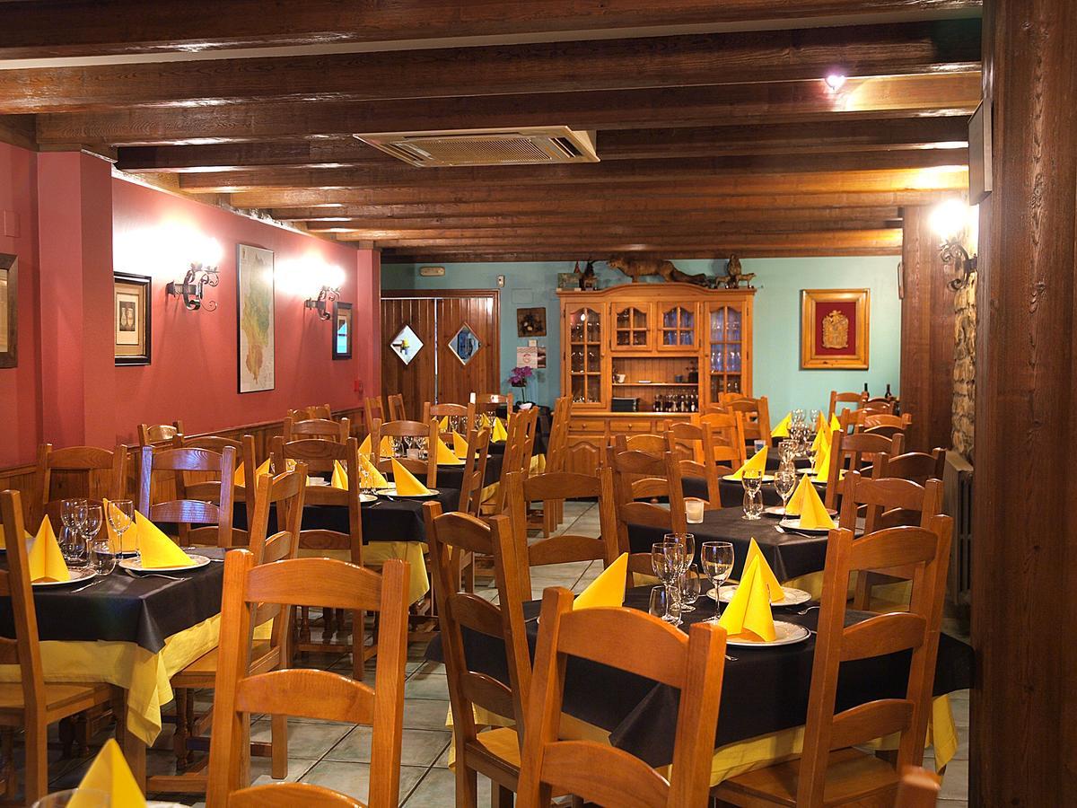 Aparta-Hotel Puertolas Escuer Екстериор снимка