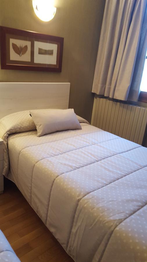 Aparta-Hotel Puertolas Escuer Екстериор снимка